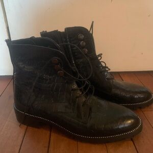 Black Crocodile Pattern Women's Leather Boots